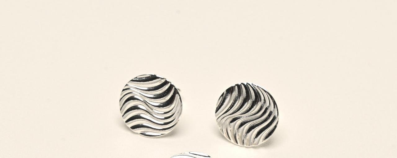 Brinco Bolinha Ondulado Pequeno - Ouro 18k