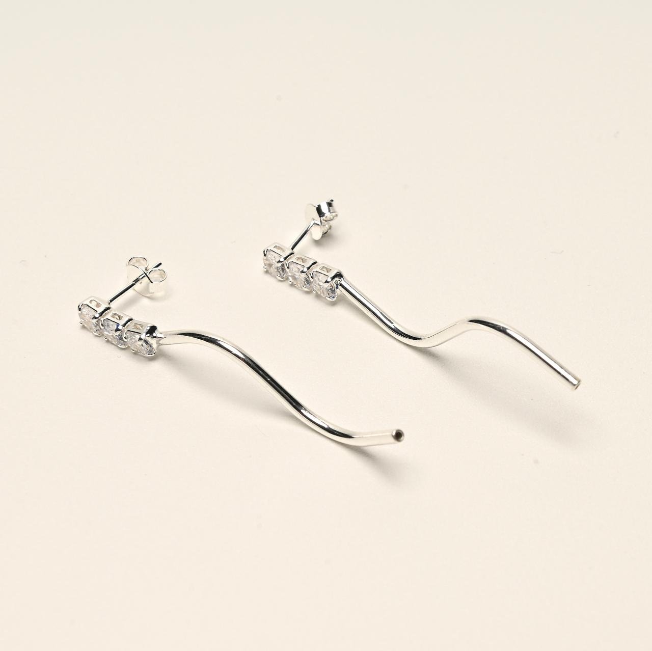 Brinco Ondulado Comprido Zircônia - Prata 925